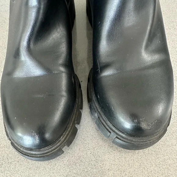 Madden Girl Tessa Lug Sole Platform Slip On Chelsea Ankle Boots - Picture 10 of 10